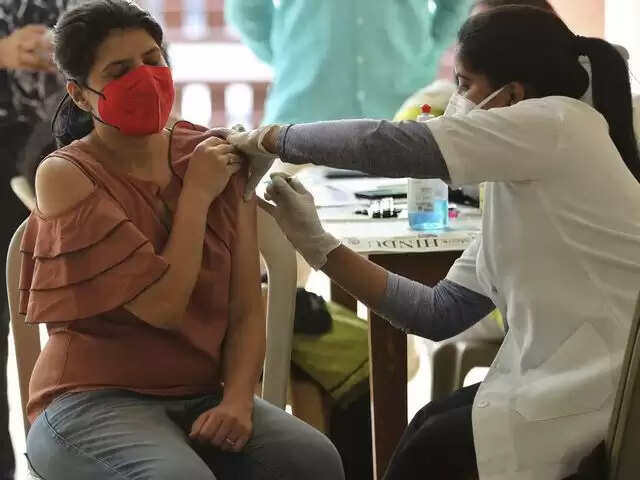 தடுப்பூசி போடாவிட்டால் ஊதிய உயர்வு, சலுகைகள் ரத்து: ஊழியர்கள் அதிர்ச்சி..!