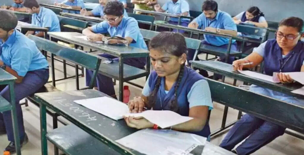 மாணவ - மாணவிகள் தினமும் வந்து செல்ல அனுமதியில்லை; கலெக்டர் அறிவிப்பு..!