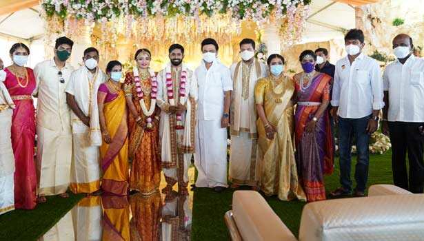 இயக்குனர் ஷங்கர் மகள் கிரிக்கெட் வீரர் ரோகித்தை கரம்பிடித்தார்.. முதல்வர் மு.க.ஸ்டாலின் நேரில் வாழ்த்து !!