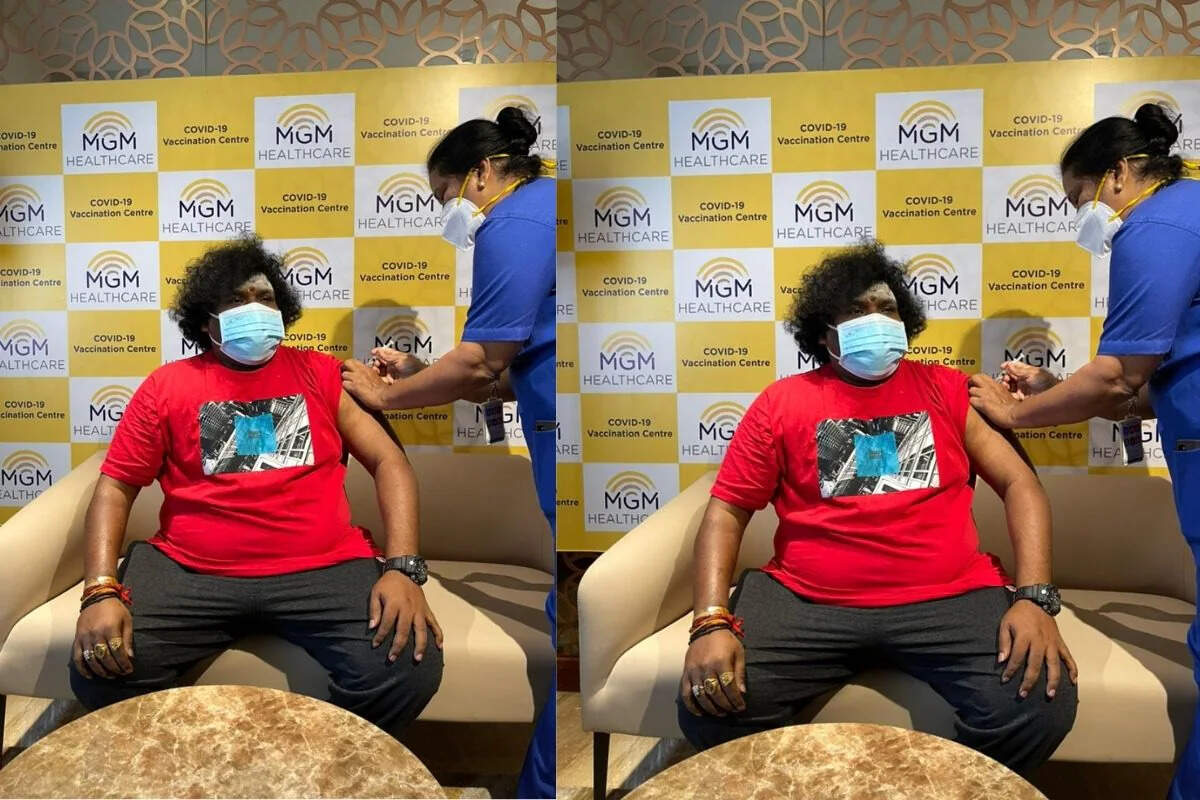 கொரோனா தடுப்பூசி செலுத்திக் கொண்ட நடிகர் யோகி பாபு !!
