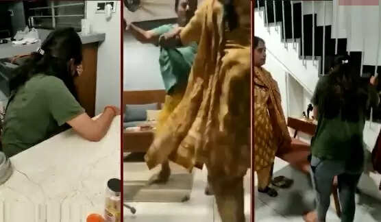 தனி அறையில் இளம்பெண்ணுடன் சிக்கிய முன்னாள் அமைச்சர்.. புரட்டி எடுத்த மனைவி. வைரல் வீடியோ