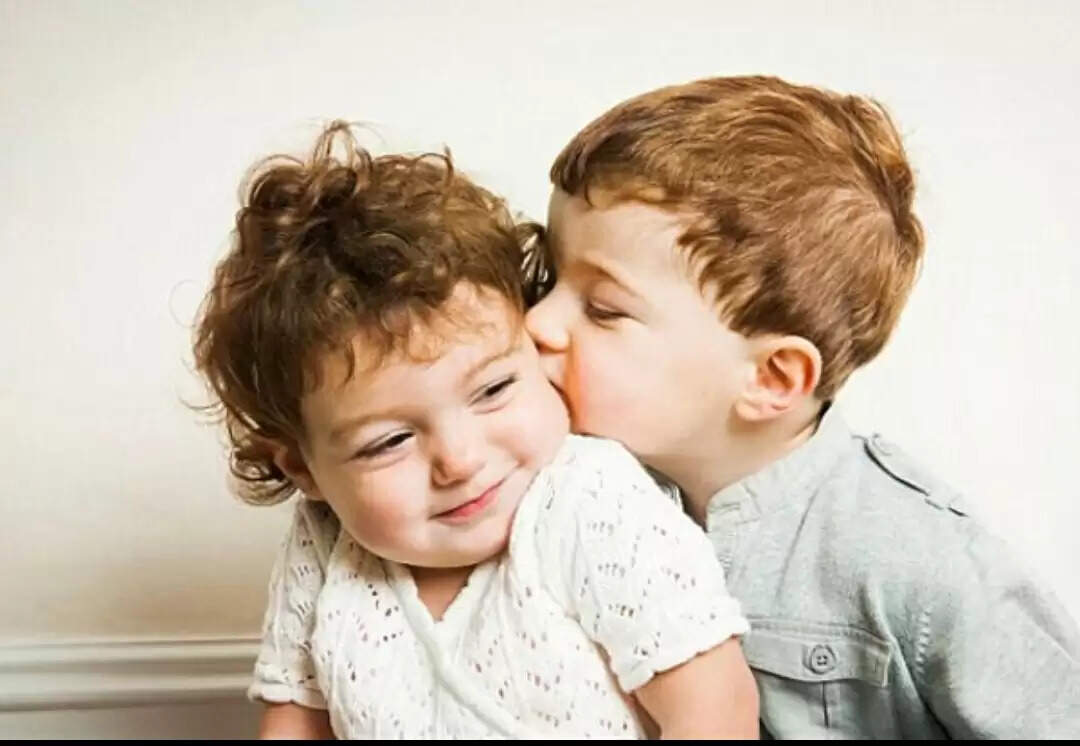 இரண்டுக்கு மேல் பெற்றால் அரசு வேலை கிடையாது : அரசு புதிய சட்ட வரைவு வெளியீடு..!