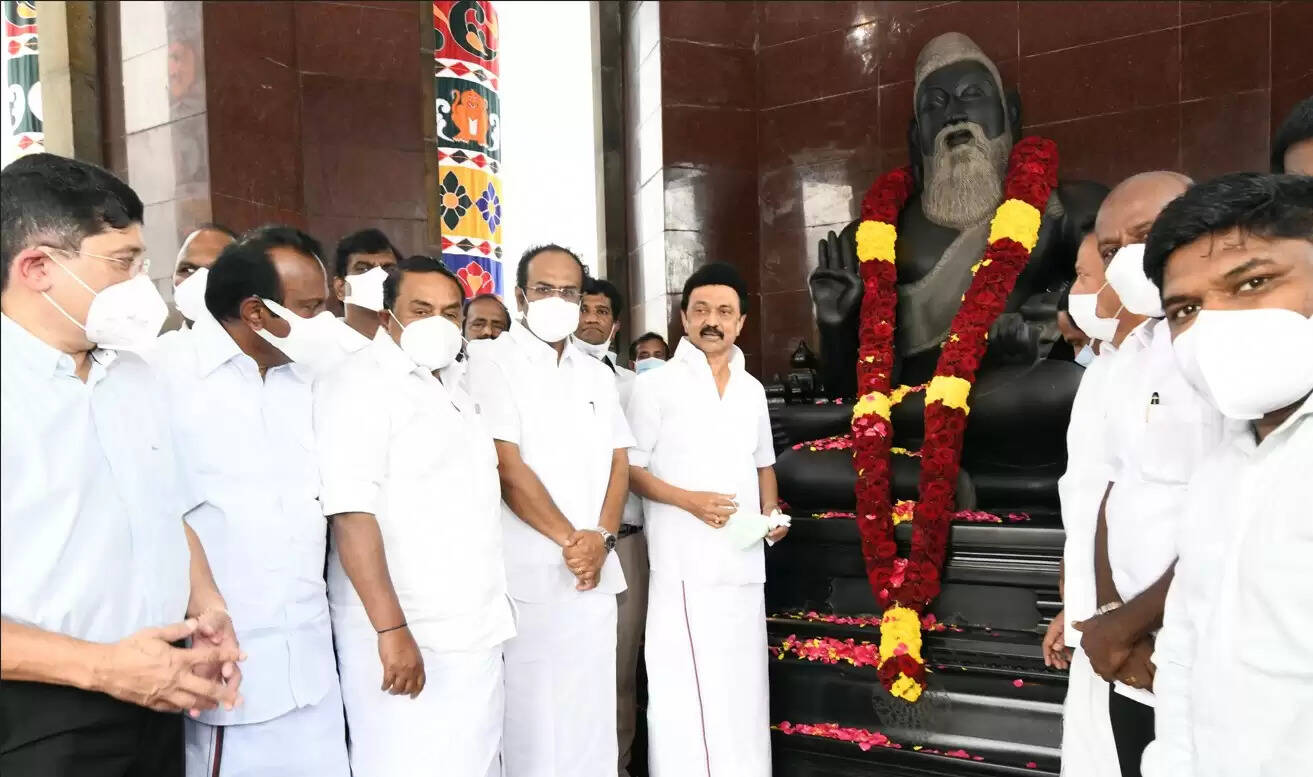 திருவள்ளுவர் தினம்.. வள்ளுவர் கோட்டத்தில் முதல்வர் மரியாதை..!