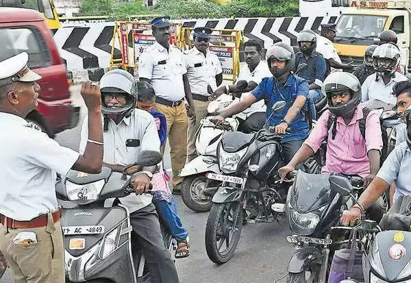 வாகன ஓட்டிகளே உஷார்..!! இனி இப்படி ஹெல்மெட் அணிந்தால் ரூ.1,000 அபராதம்..!!