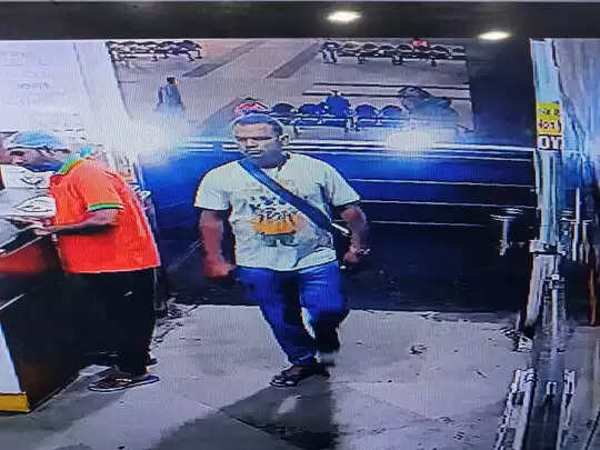 கொள்ளை வழக்கில் தொடர்புடையவர் துப்பாக்கி முனையில் கைது!!