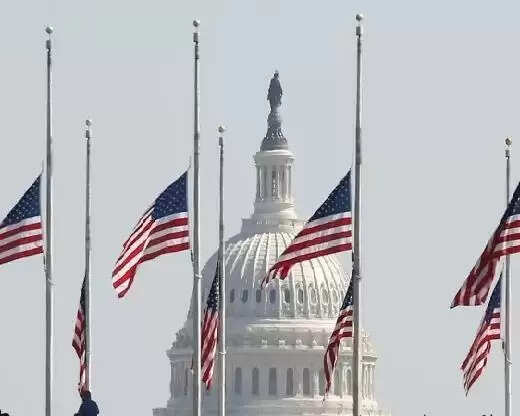 காபூல் வெடிகுண்டு தாக்குதல்; அரைக் கம்பத்தில் அமெரிக்க தேசியக் கொடி ..! காபூல் வெடிகுண்டு தாக்குதல்; அரைக் கம்பத்தில் அமெரிக்க தேசியக் கொடி ..!