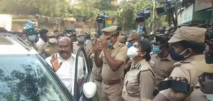 முன்னாள் அமைச்சர் ஜெயக்குமார் கைது..!! என்ன நடந்தது..??