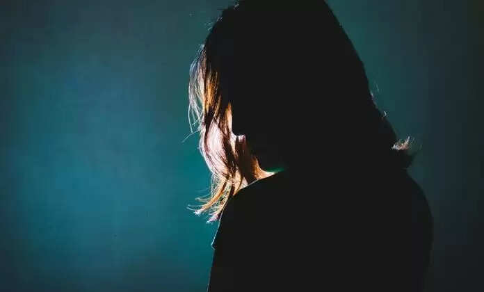 சிறையில் பெண்ணுக்கு நடந்த கொடூர சம்பவம்! கையும் களவுவாக சிக்கிய போலீஸ் அதிகாரி..