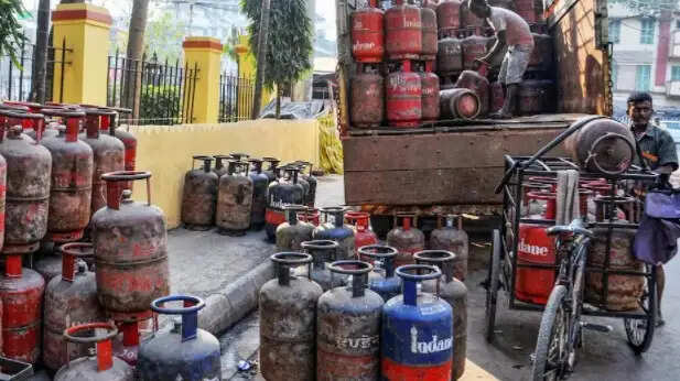 #BREAKING:- சிலிண்டர் விலை ரூ.91.50 குறைவு.!