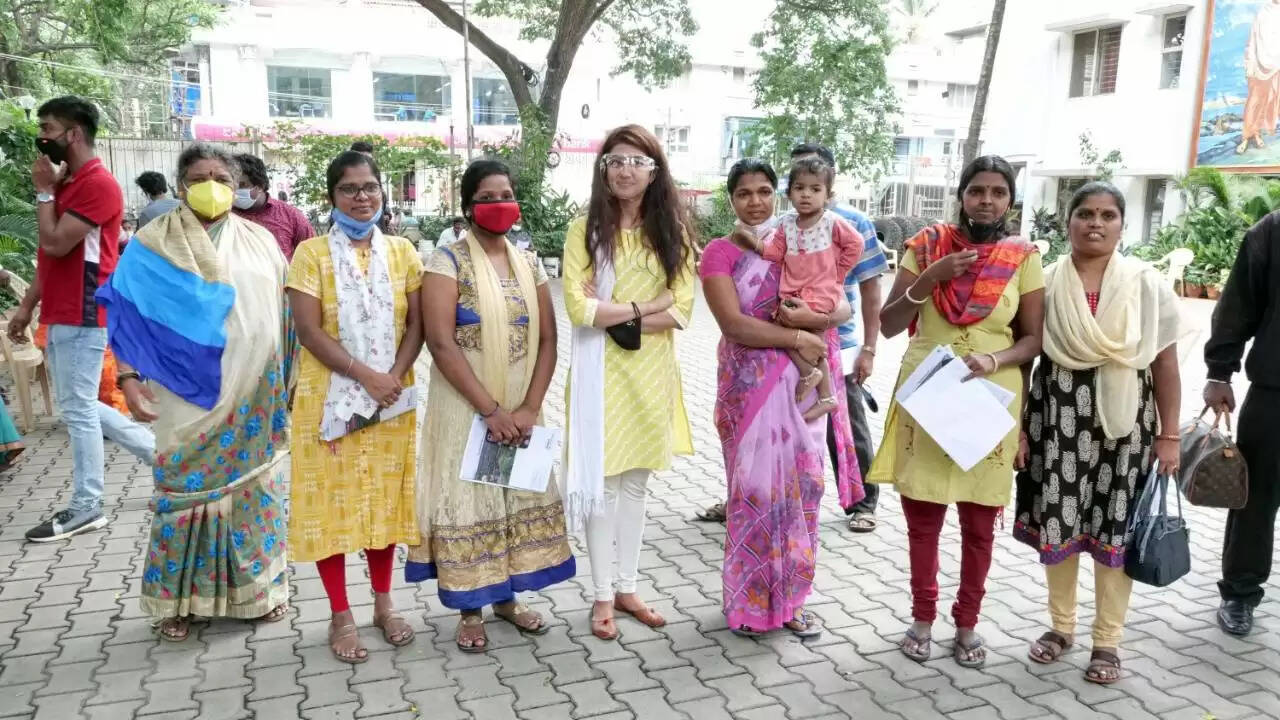 இலவச கொரோனா தடுப்பூசி வழங்கிய பிரபல நடிகை !!