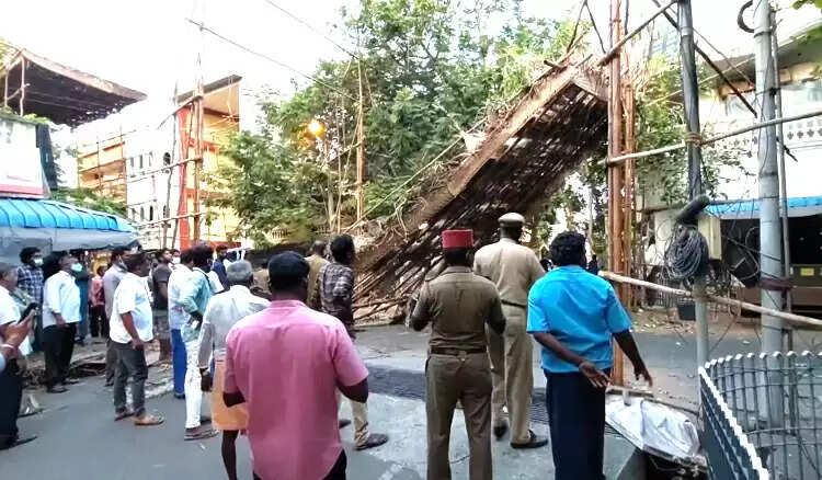 பந்தல் சரிந்து விபத்து – 2 பேர் உயிரிழப்பு!!