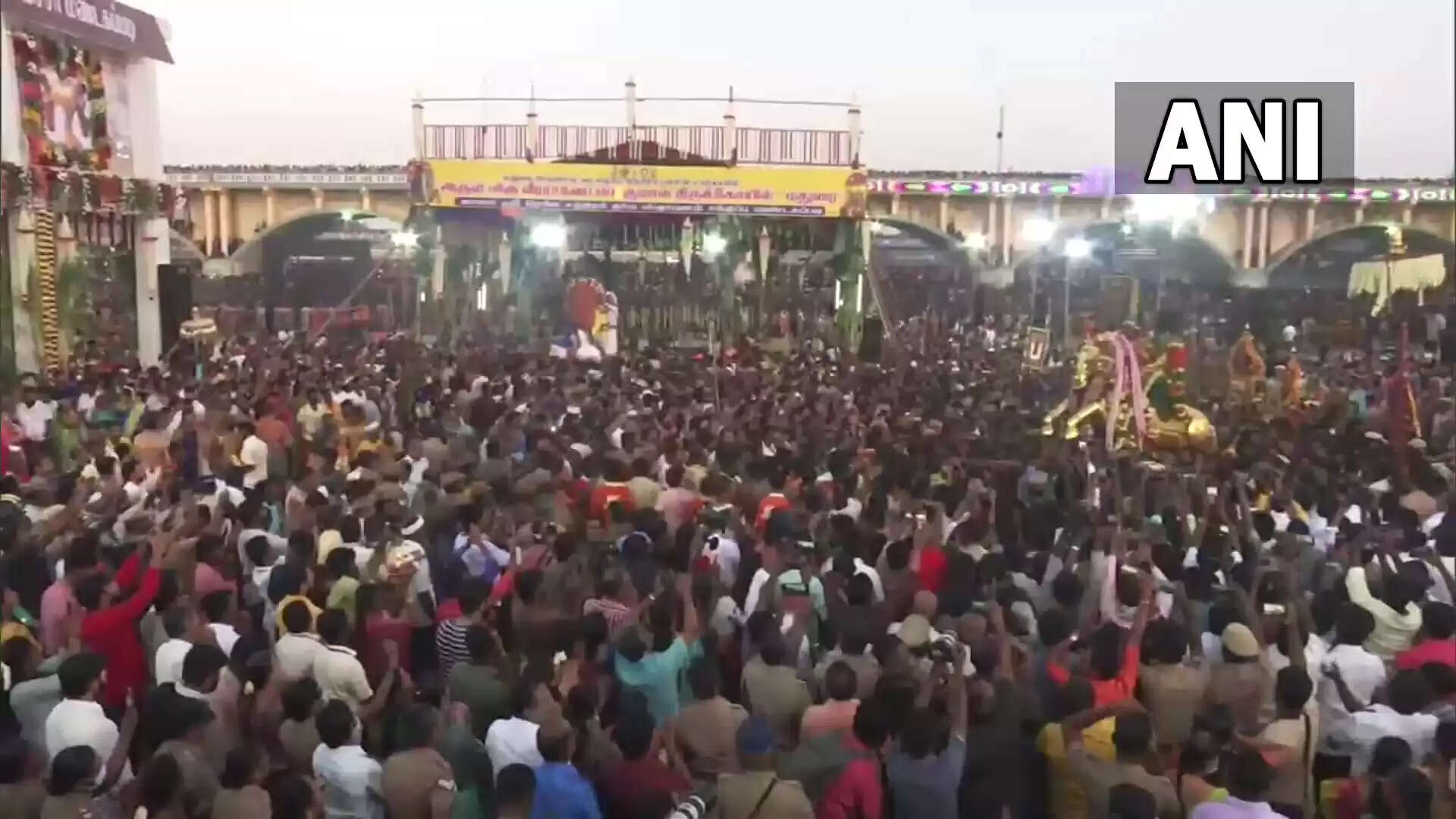 #BREAKING:- சித்திரை திருவிழாவில் சோகம்.. நெரிசலில் சிக்கி 2 பேர் பலி..! #BREAKING:- சித்திரை திருவிழாவில் சோகம்.. நெரிசலில் சிக்கி 2 பேர் பலி..!