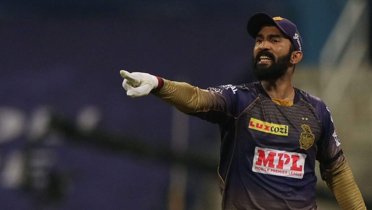 மைதானத்தில் கெட்ட வார்த்தையில் பேசிய தினேஷ் கார்த்திக்.. வைரலாகும் வீடியோ !