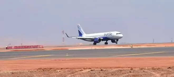 ஏர்போர்ட்டில் பரபரப்பு.. இரு விமானங்களின் மோதல் நூலிழையில் தவிர்ப்பு !