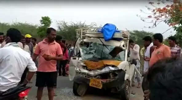 தெலங்கானாவில் நடந்த சாலை விபத்தில் ஒரே கிராமத்தைச் சேர்ந்த 9 பேர் பலி..!!
