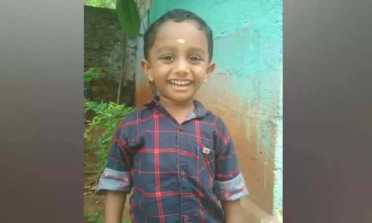 மோட்டர் பைக் மோதி 6 வயது பள்ளி மாணவன் பலி!!