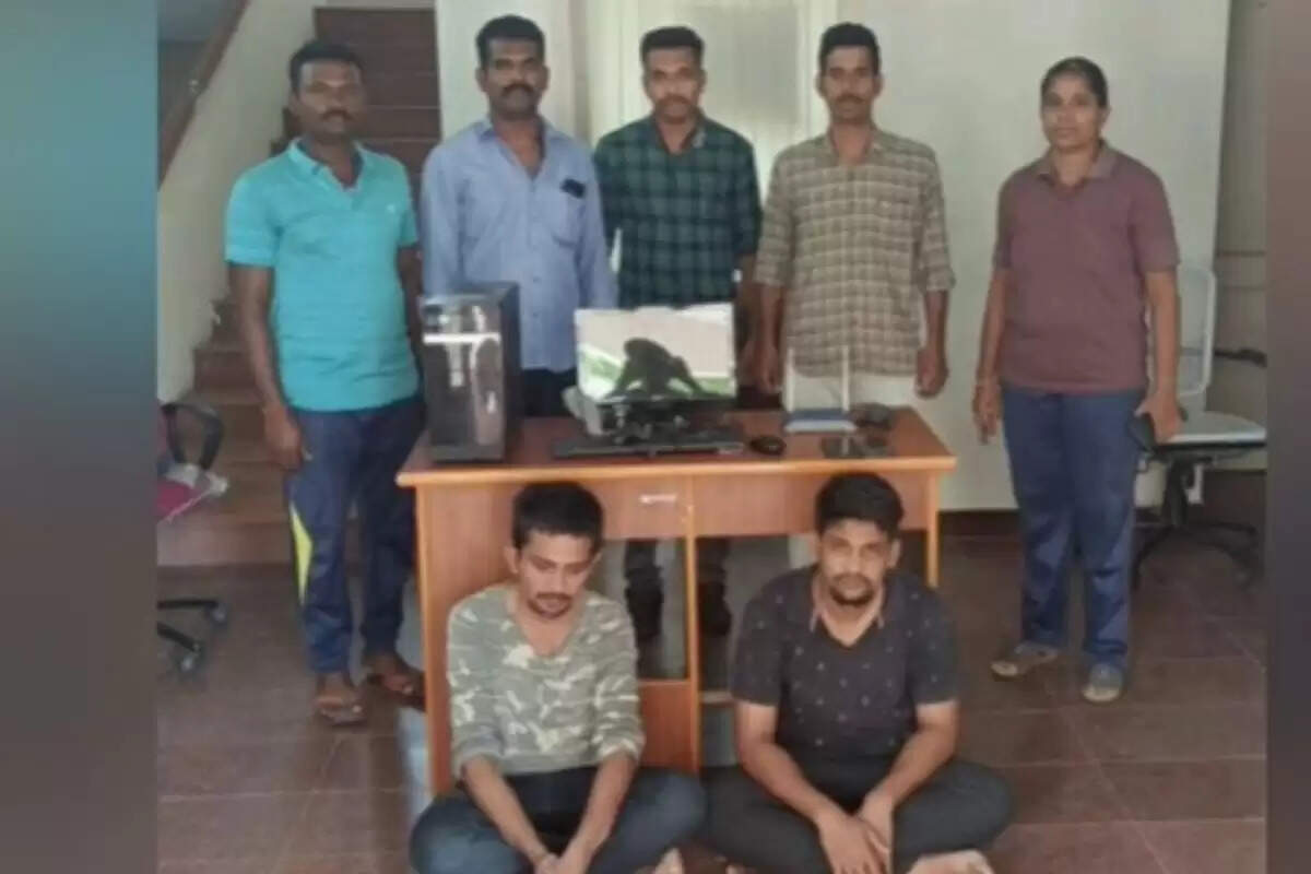 ஆசை காட்டி இளம் பெண்ணிடம் மோசடி: இருவர் கைது.. ஒருவருக்கு வலை! ஆசை காட்டி இளம் பெண்ணிடம் மோசடி: இருவர் கைது.. ஒருவருக்கு வலை!