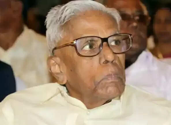 முன்னாள் அமைச்சர் ஆர்.எம். வீரப்பன் கொரோனாவால் பாதிப்பு !!