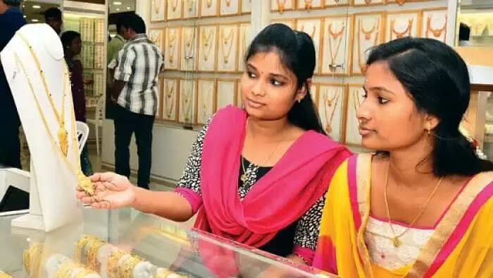 மீண்டும் உயர தொடங்கிய தங்கத்தின் விலை..!! மீண்டும் உயர தொடங்கிய தங்கத்தின் விலை..!!