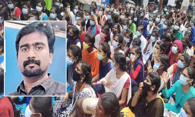 ஆபாசமாக நடந்து கொண்ட கல்லூரி சேர்மன் – கல்விக்கு மாற்று ஏற்பாடு!!