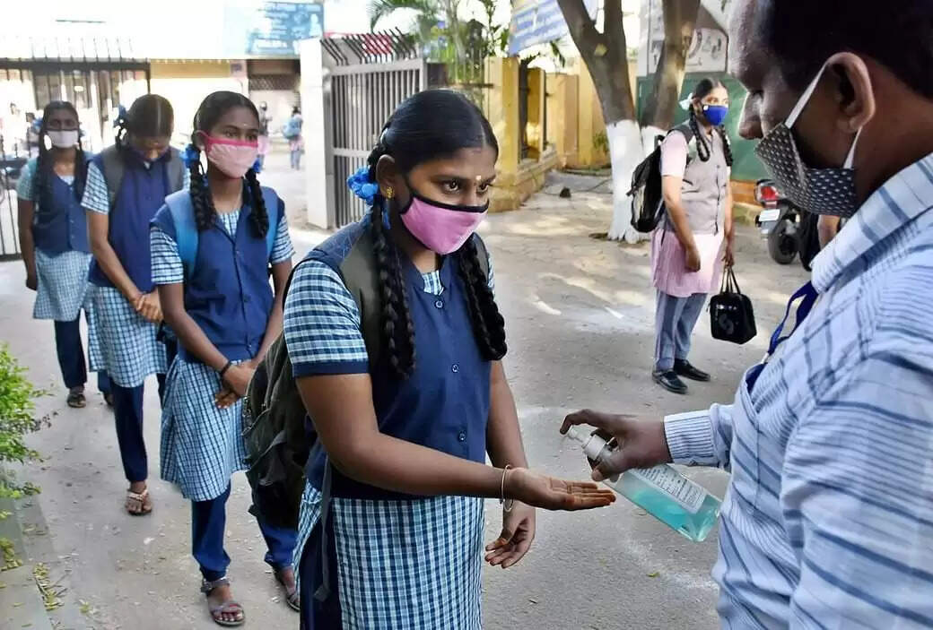 தமிழகத்தில் இன்று பள்ளி, கல்லூரிகள் திறப்பு.. 100 சதவீத மாணவர்களுக்கு அனுமதி..!