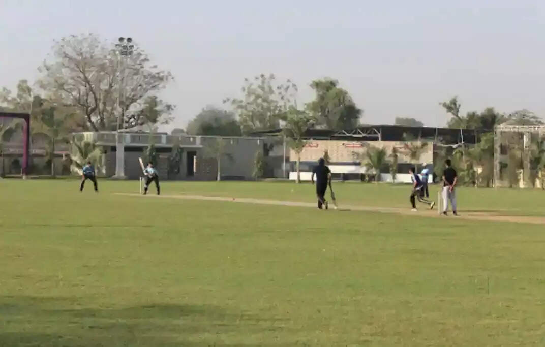 சூதாட்டக்காரர்களை ஏமாற்ற நடைபெற்ற போலி ஐபிஎல் போட்டி!!