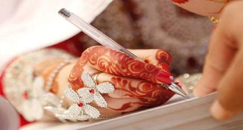 30 வயது இளைஞரை கடத்தி சென்று திருமணம் செய்த 50 வயது பெண் !