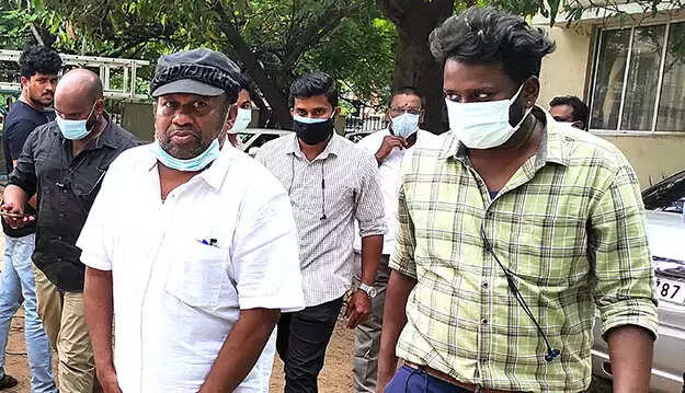 என் பெயரில் ட்விட்டர் கணக்கு.. நடிகர் செந்தில் புகார் !!