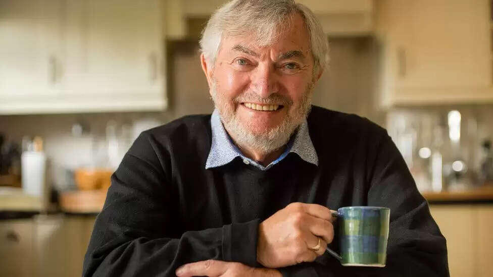 பிரபல இசையமைப்பாளர் மரணம்... ரசிகர்கள் கண்ணீர்!! பிரபல இசையமைப்பாளர் மரணம்... ரசிகர்கள் கண்ணீர்!!