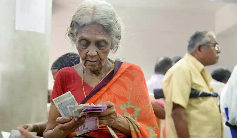 ஓய்வூதிய தொகையை உயர்த்த மத்திய அரசு முடிவு!?