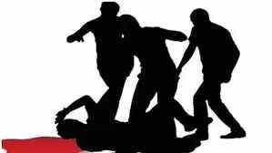 மாணவியிடம் ஐ லவ் யூ சொன்ன ஆசிரியர்.. தர்ம அடி கொடுத்து போலீசில் ஒப்படைத்த மக்கள்..!