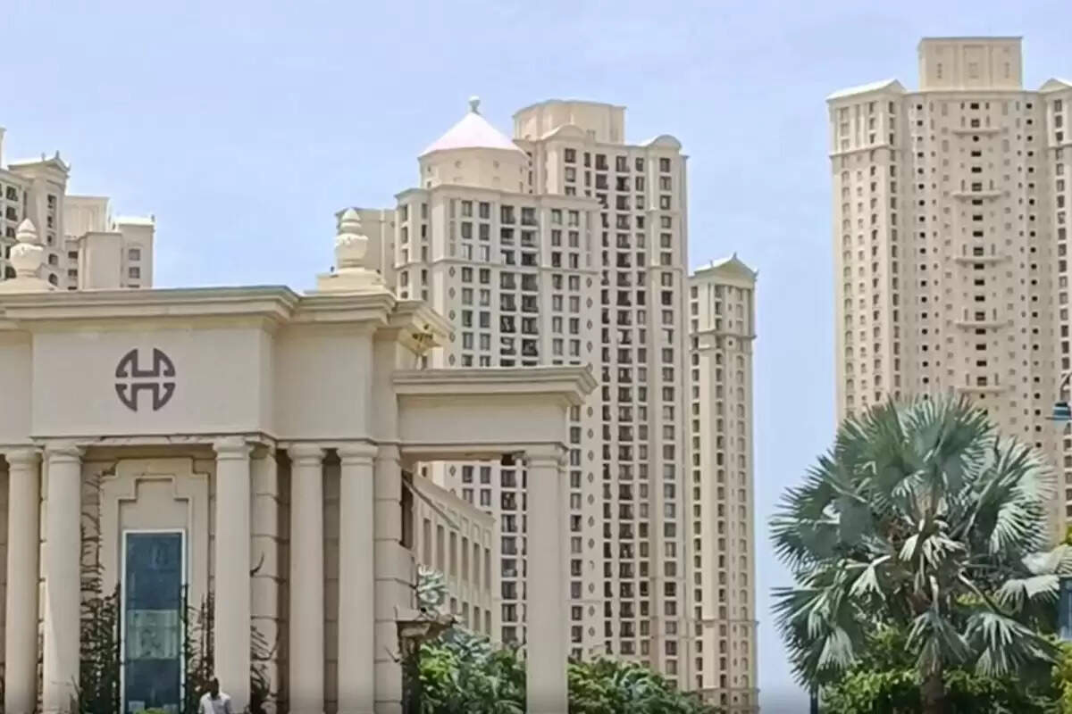 ஐ.டி. வேலையில் இருந்து நீக்கியதால் 24ஆவது மாடியில் இருந்து குதித்த பெண் !!