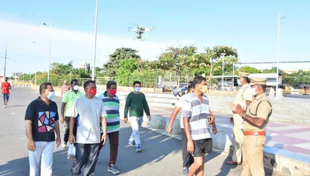 தடையை மீறி குவியும் மக்கள்..! கொரோனா பரவும் அபாயம்..!!