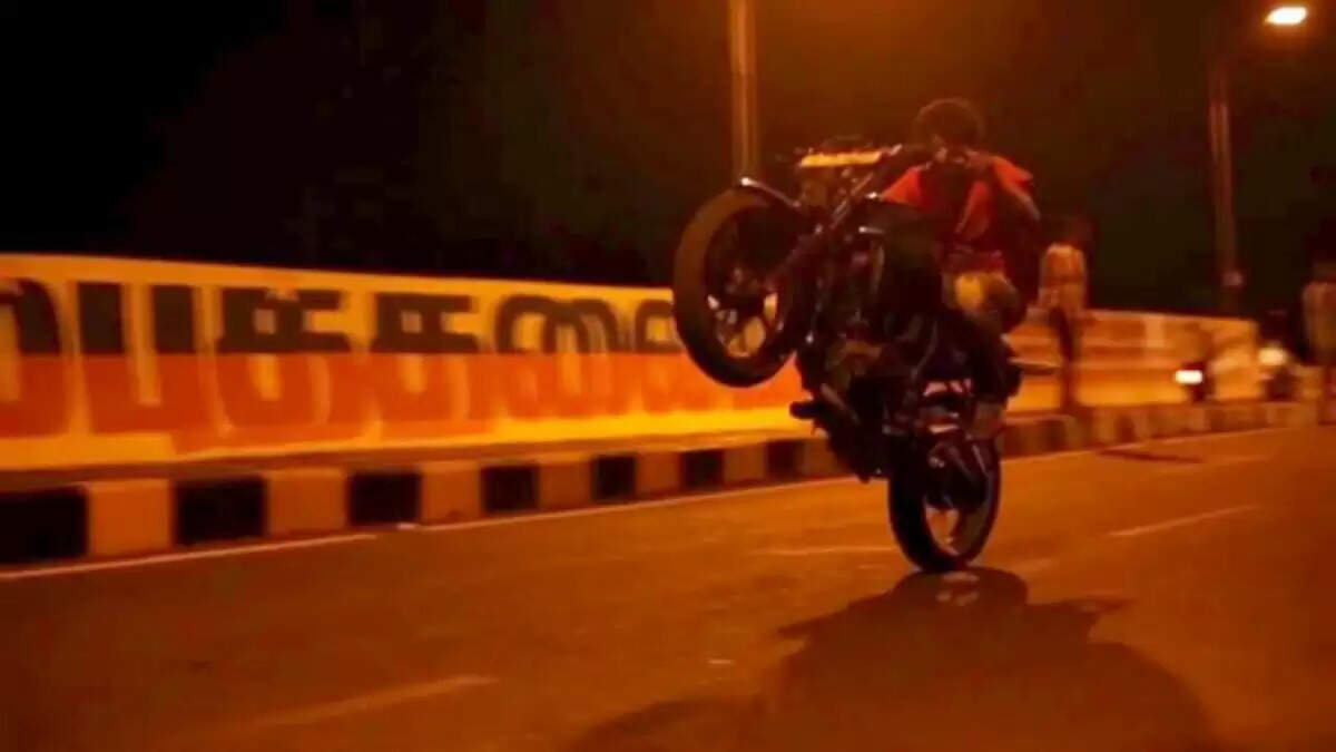 பைக் ரேஸில் கைதான இளைஞருக்கு மருத்துவமனையில் பணி.. ஐகோர்ட் அதிரடி..!