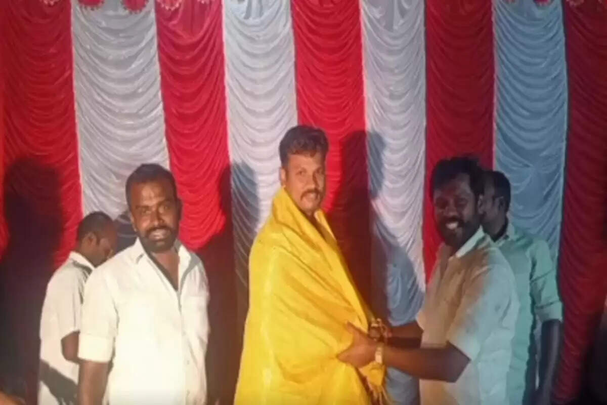 சர்ச்சை! ரவுடியின் பிறந்த நாள் விழாவில் கலந்து கொண்ட எஸ்.ஐ!!