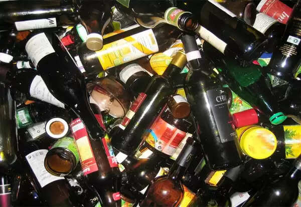 13 லட்சம் காலி பாட்டில்.. கையாள முடியல.. சீக்கிரமா டெண்டர் விடுங்க சாமீ..!