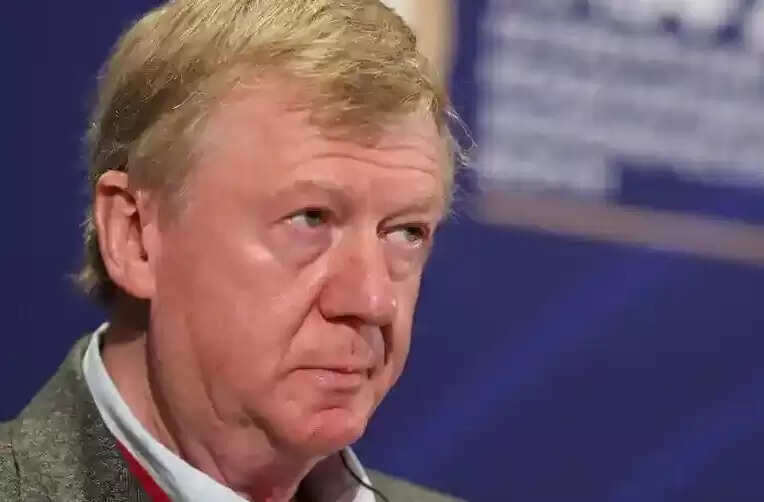 தேசத்துரோகி என்ற பேச்சு.. ரஷ்ய அதிபரின் ஆலோசகர் பதவி விலகி நாட்டைவிட்டும் வெளியேறினார் !!