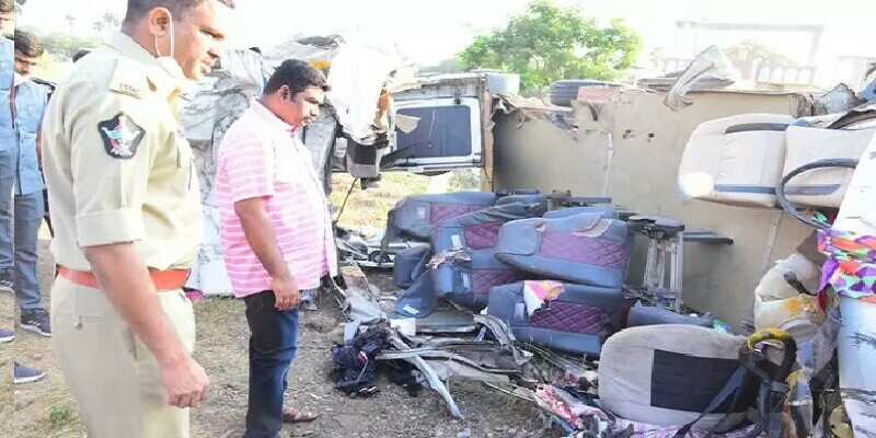 ஆந்திராவில் பயங்கர விபத்து ! 14 பேர் பலி !!