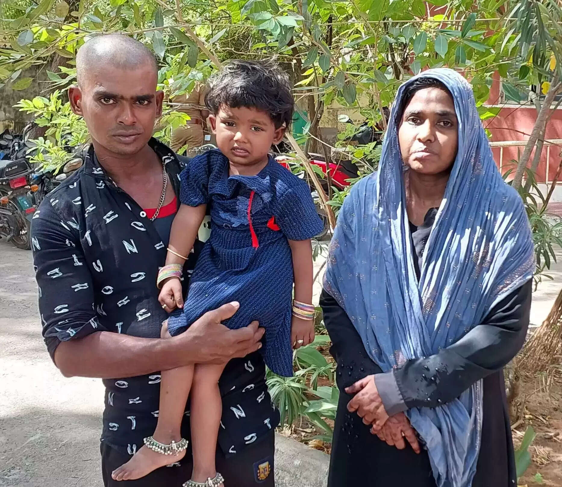 பள்ளிவாசலில் மாயமான 3 வயது குழந்தை திருச்செந்தூரில் மீட்பு..! பள்ளிவாசலில் மாயமான 3 வயது குழந்தை திருச்செந்தூரில் மீட்பு..!