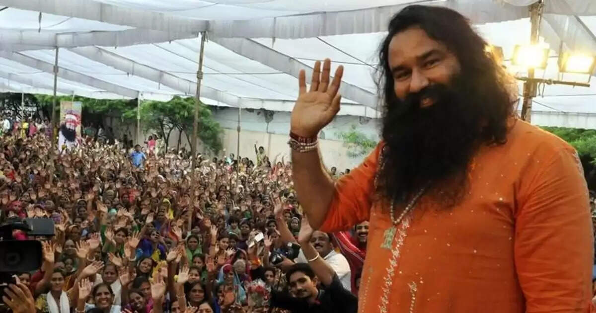 பெண் சீடர்கள் பலாத்காரம்! சிறையில் இருக்கும் குருவுக்கு குவியும் வாழ்த்து அட்டைகள்!