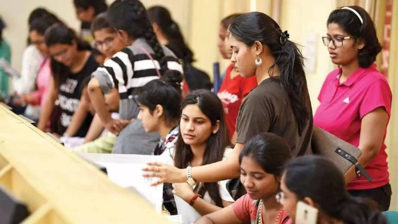 3,000 மாணவர்களுக்கு இலவச கல்வி.. விண்ணப்பிக்க ஏப். 12 கடைசி நாள்..! 3,000 மாணவர்களுக்கு இலவச கல்வி.. விண்ணப்பிக்க ஏப். 12 கடைசி நாள்..!