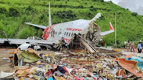 21 பேரை பலிகொண்ட கோழிக்கோடு விமான விபத்துக்கான காரணம் என்ன? - வெளியான விசாரணை அறிக்கை !!