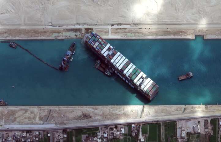 சூயஸ் கால்வாயில் சிக்கிய பிரமாண்ட சரக்கு கப்பல் மீட்பு.. பெரும் போராட்டத்திற்கு பலன் !