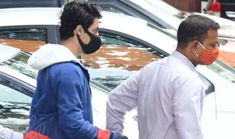 ஆர்யன்கானை விடுவிக்க ரூ.18 கோடி பேரமா? வெளியான பரபரப்பு தகவல் !!