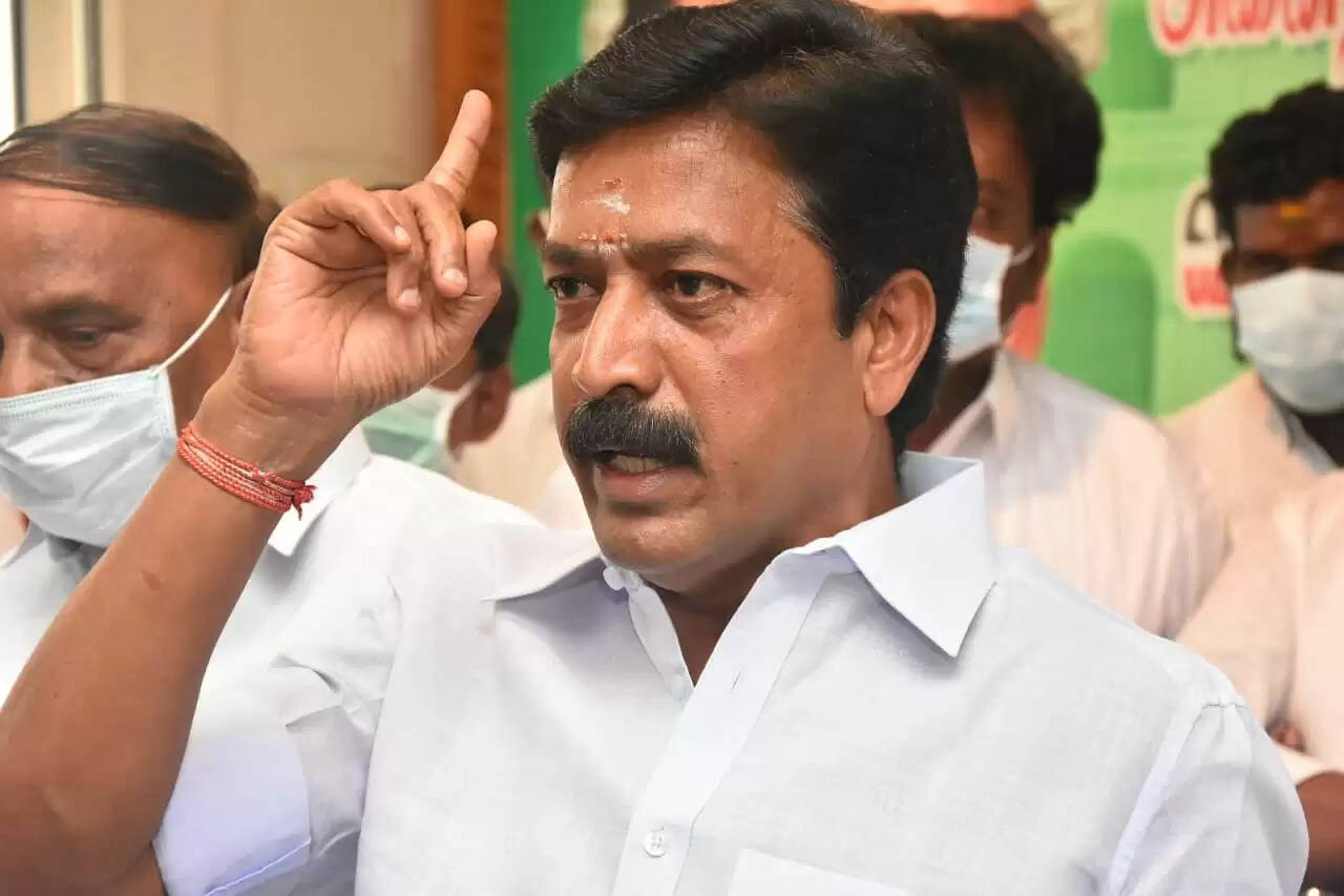 மாஜி அமைச்சர் சி.வி சண்முகம் மீது வழக்குப் பதிவு.. வீடு முன்பு திரண்ட தொண்டர்களால் பரபரப்பு..!