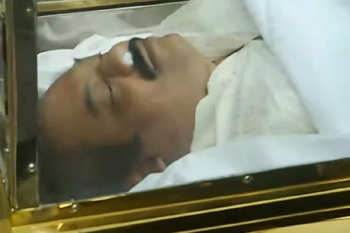 விவேக் மறைவு : திரை பிரபலங்களின் கண்ணீர் ட்வீட்!