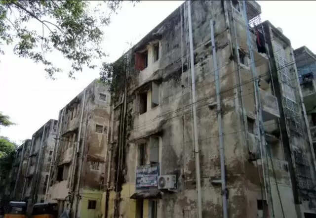 தமிழகம் முழுவதும் 20,463 குடியிருப்புகளை இடிக்க பரிந்துரை!!