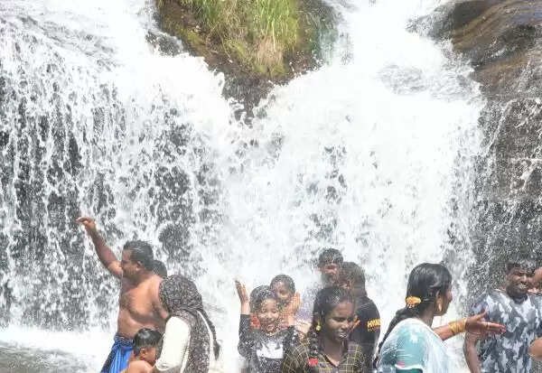 சுற்றுலா பயணிகளுக்கு குட் நியூஸ்.. கும்பக்கரையில் குளிக்க அனுமதி..!