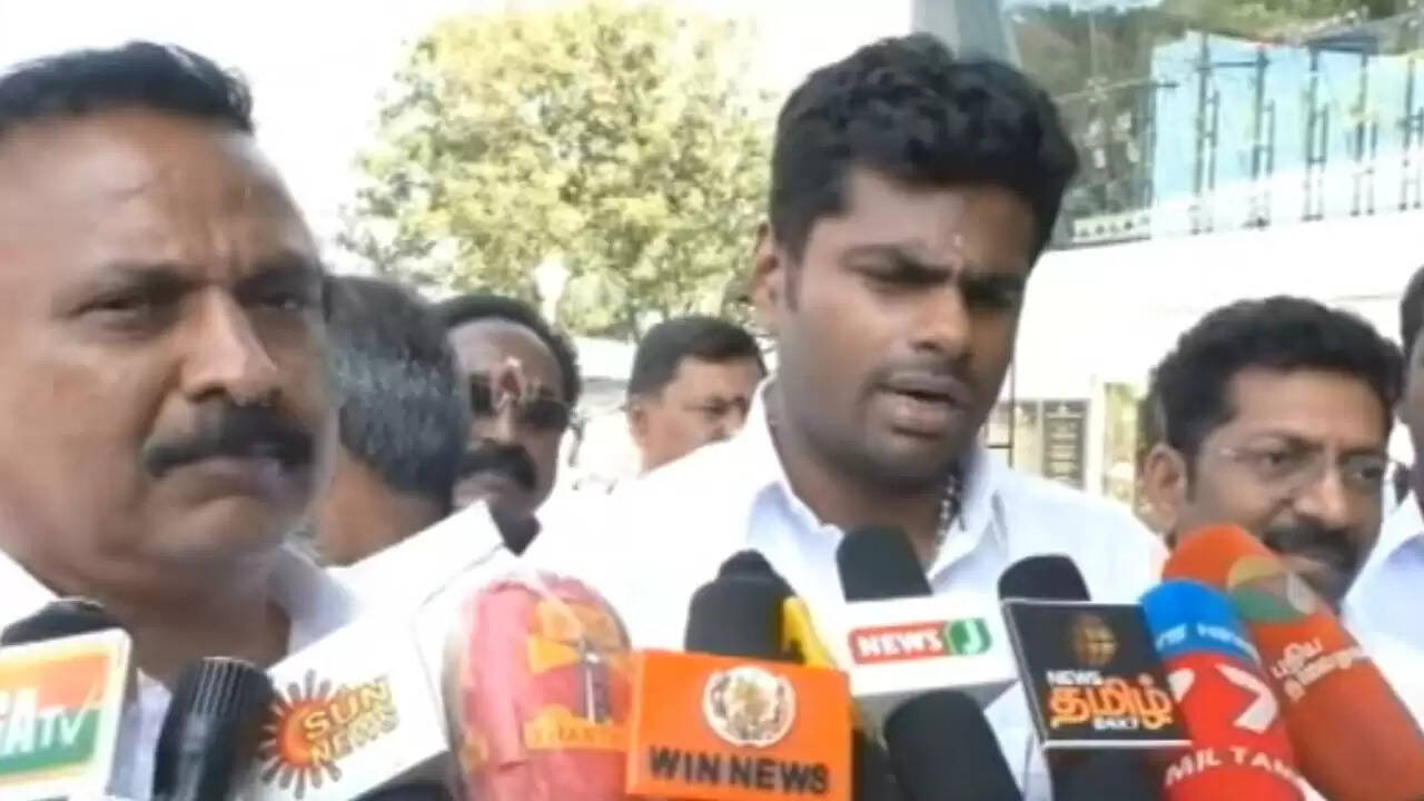 தமிழக பட்ஜெட்டில் எதுவும் இருக்காது. விலை உயர்வு வரி உயர்வு மட்டுமே இருக்கும்..!!
