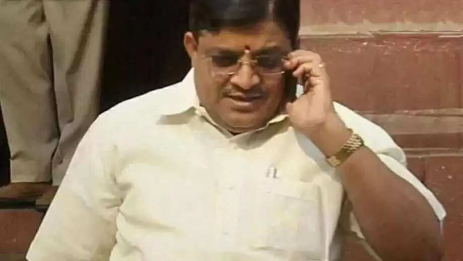 ஓபிஎஸ், ஈபிஎஸ் பங்கேற்ற கூட்டத்தில் வெளியேறிய முன்னாள் எம்.பி. மைத்ரேயன் !!